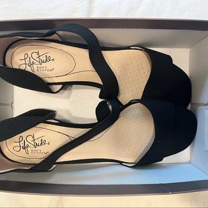 Life Stride Calia sandal. New in box. Size 10 wide.